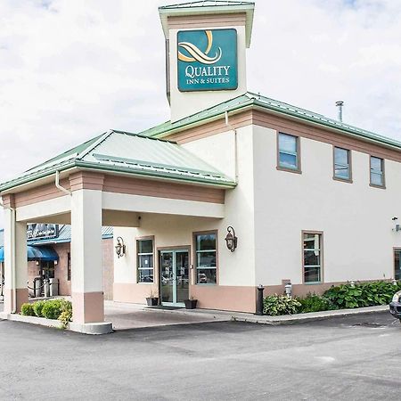 Quality Inn & Suites 1000 Islands Gananoque Bagian luar foto