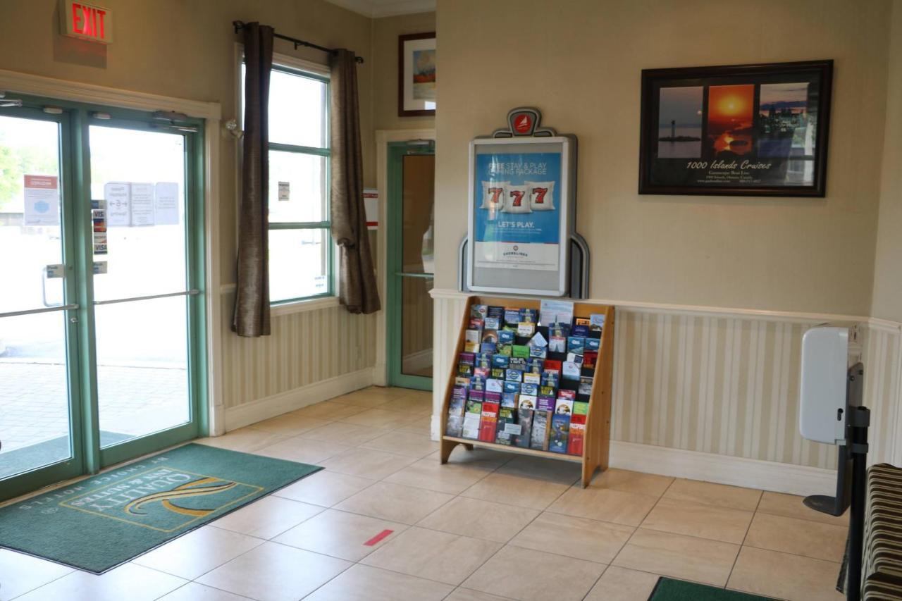 Quality Inn & Suites 1000 Islands Gananoque Bagian luar foto
