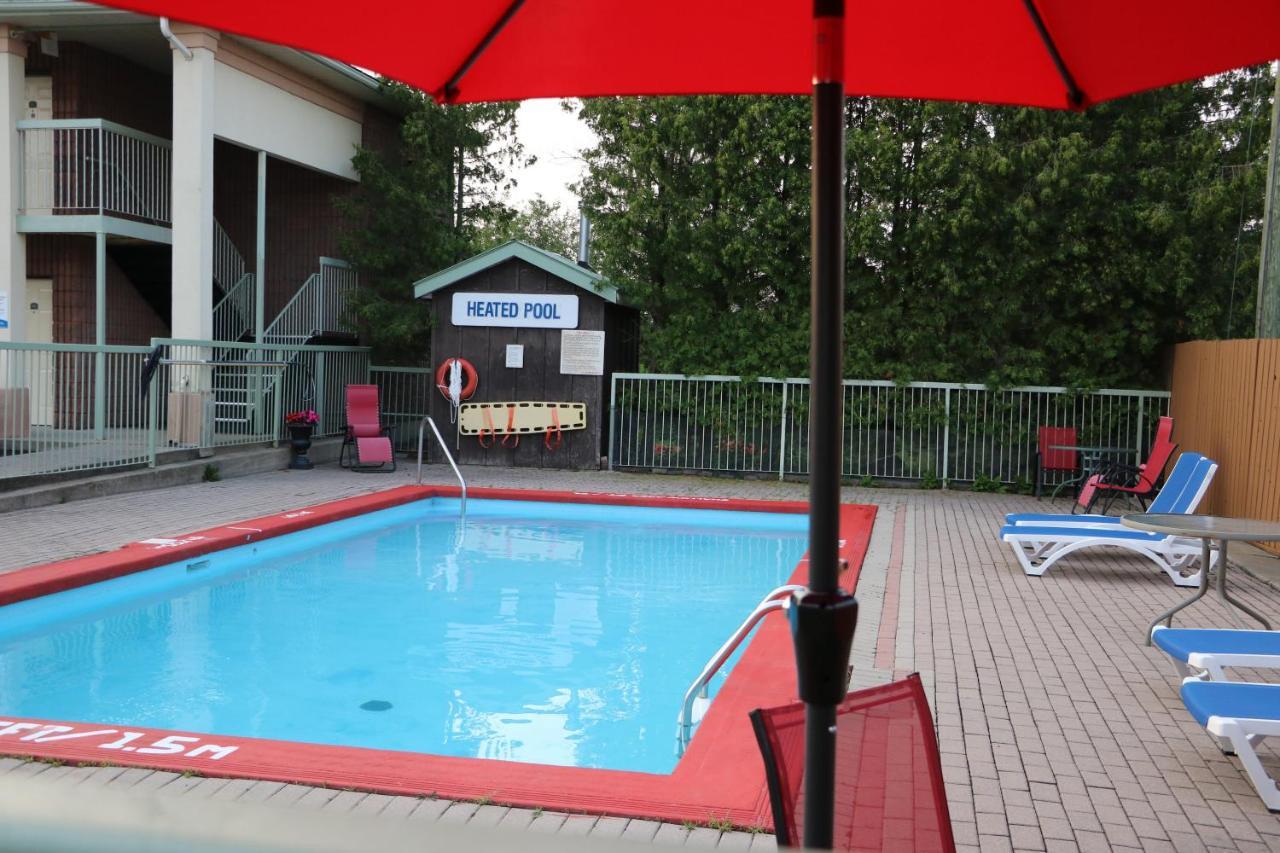Quality Inn & Suites 1000 Islands Gananoque Bagian luar foto
