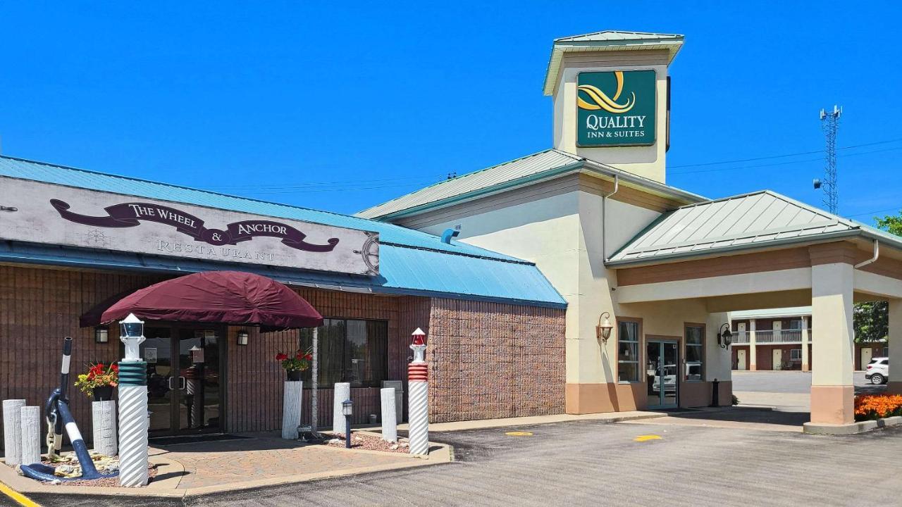 Quality Inn & Suites 1000 Islands Gananoque Bagian luar foto