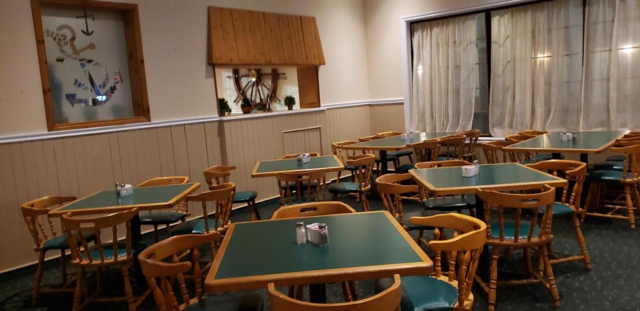 Quality Inn & Suites 1000 Islands Gananoque Bagian luar foto