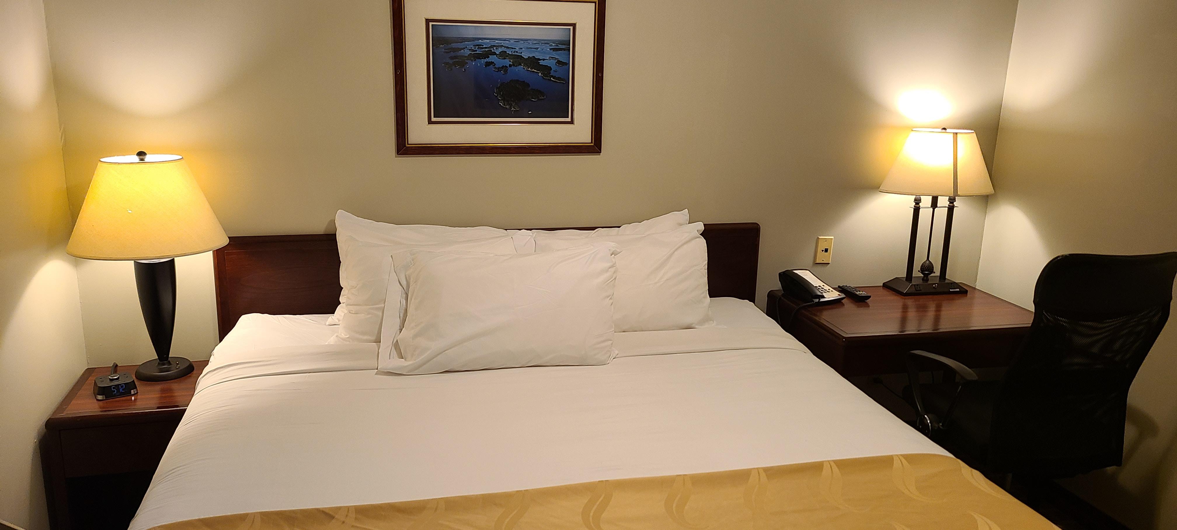 Quality Inn & Suites 1000 Islands Gananoque Bagian luar foto