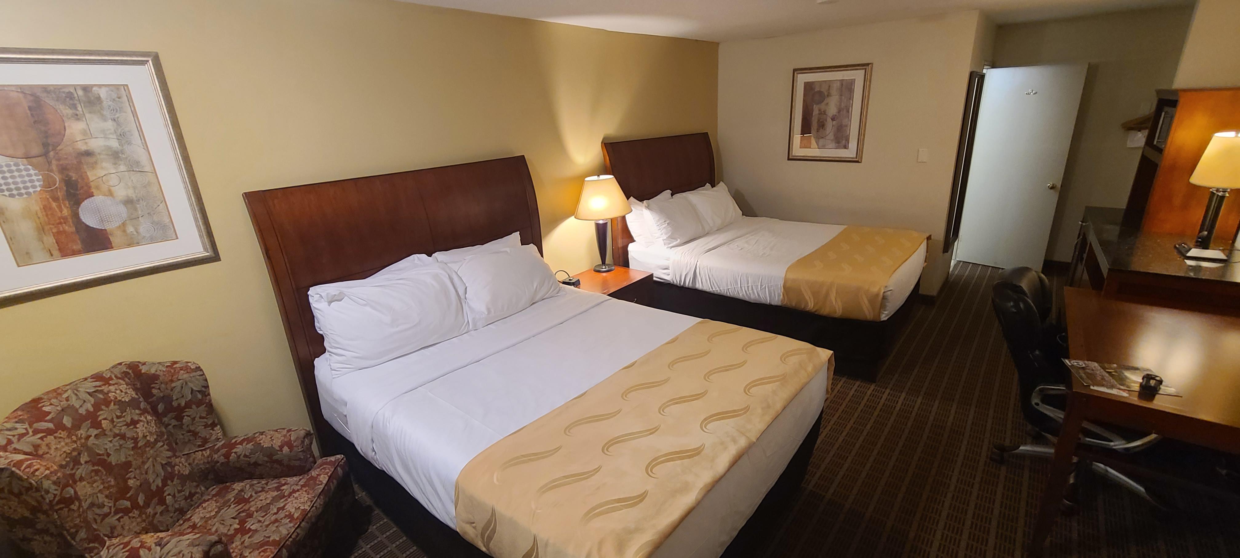 Quality Inn & Suites 1000 Islands Gananoque Bagian luar foto