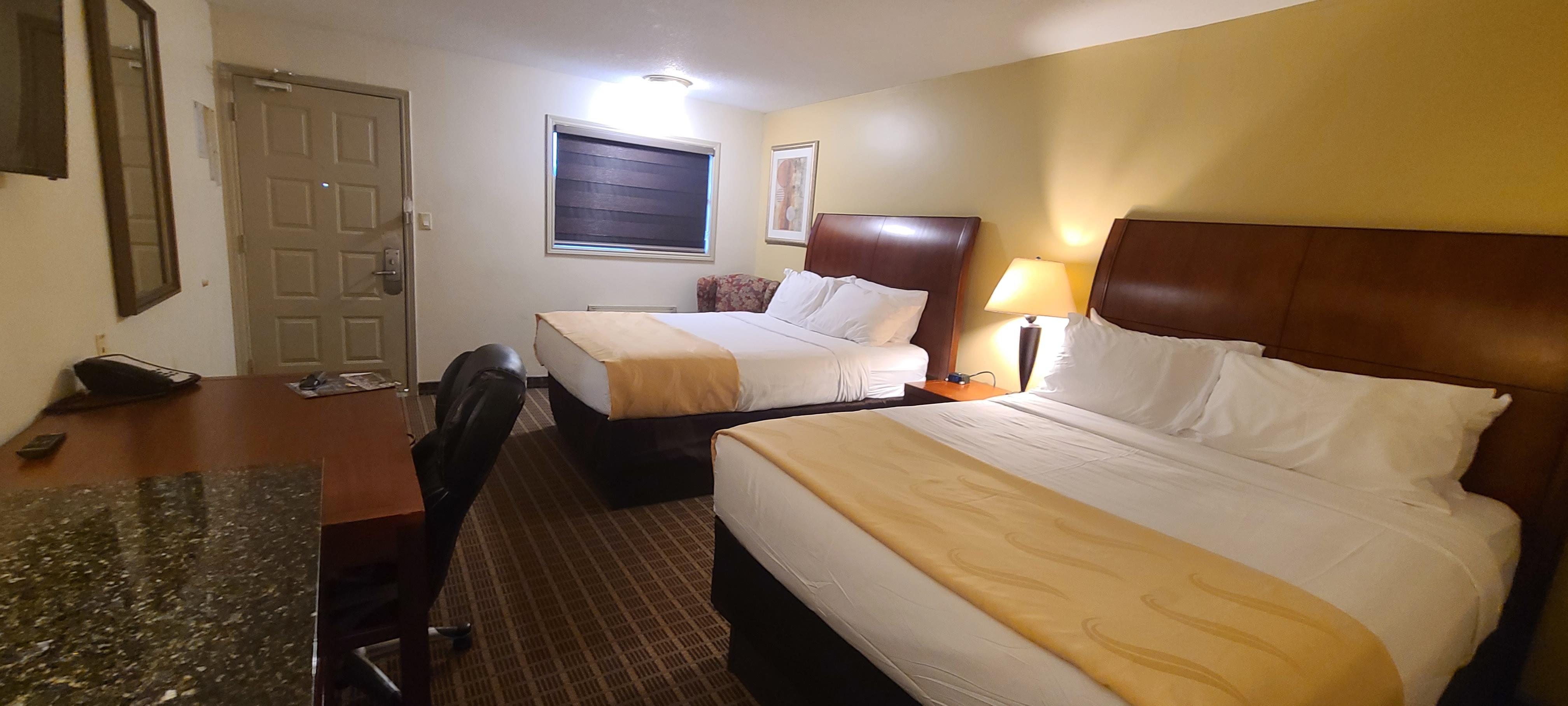 Quality Inn & Suites 1000 Islands Gananoque Bagian luar foto