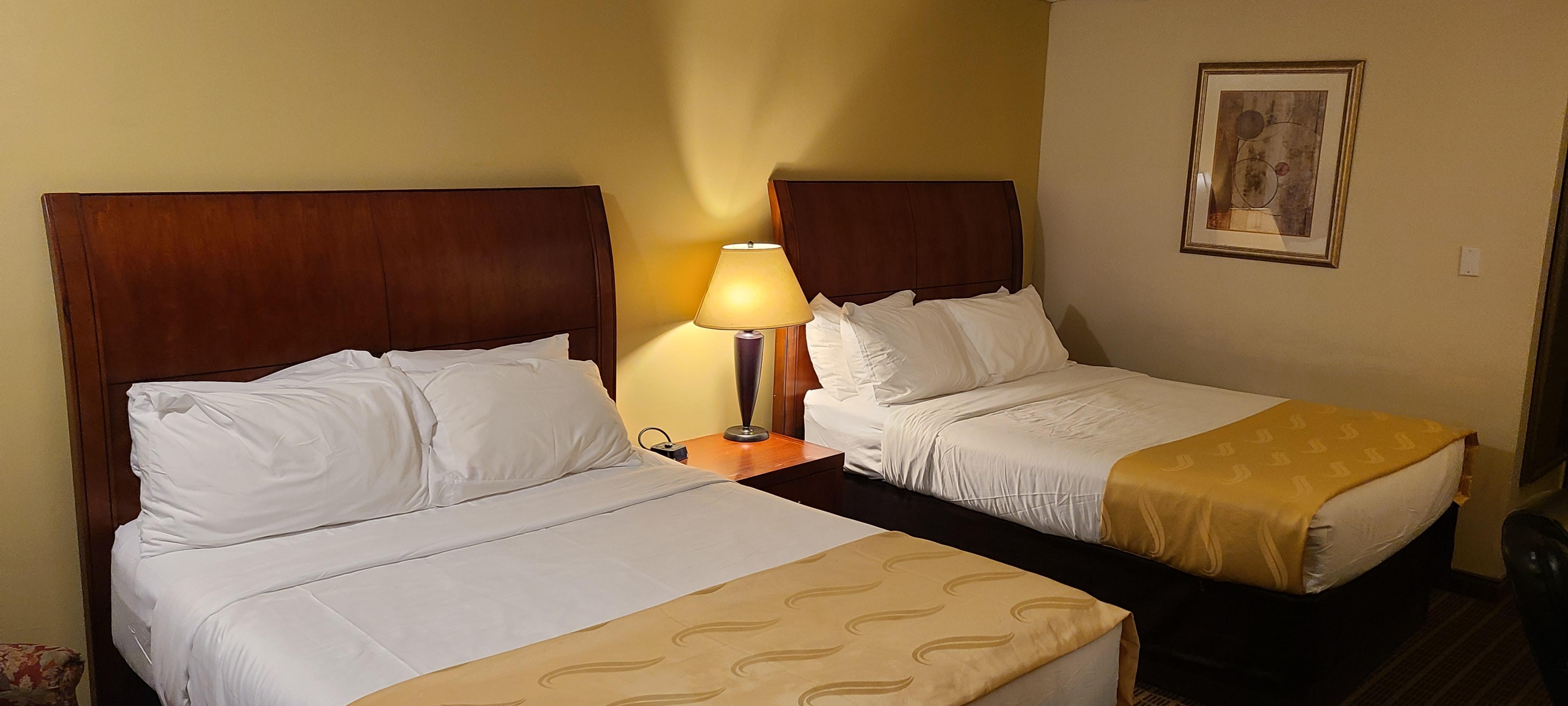 Quality Inn & Suites 1000 Islands Gananoque Bagian luar foto