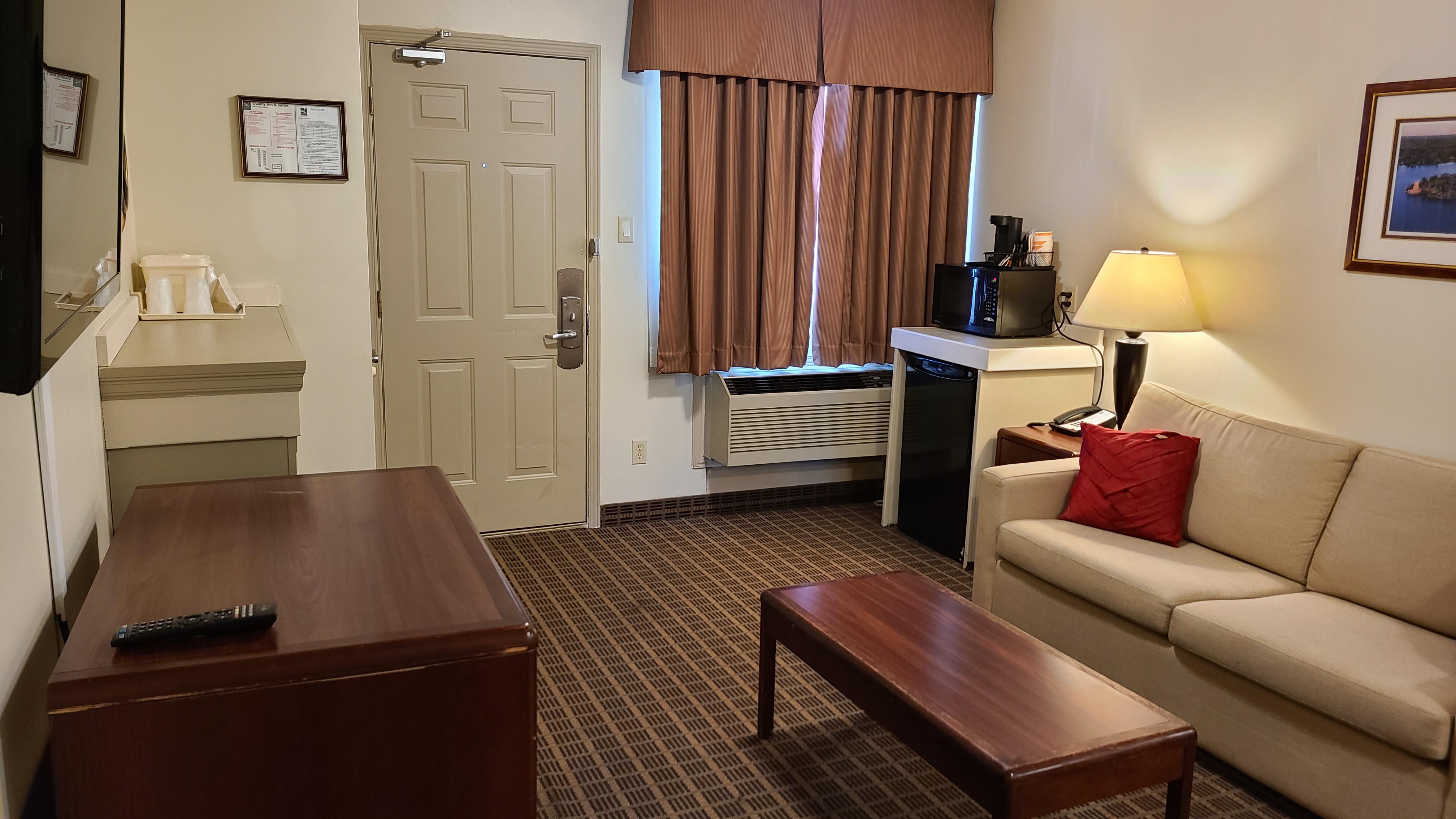 Quality Inn & Suites 1000 Islands Gananoque Bagian luar foto