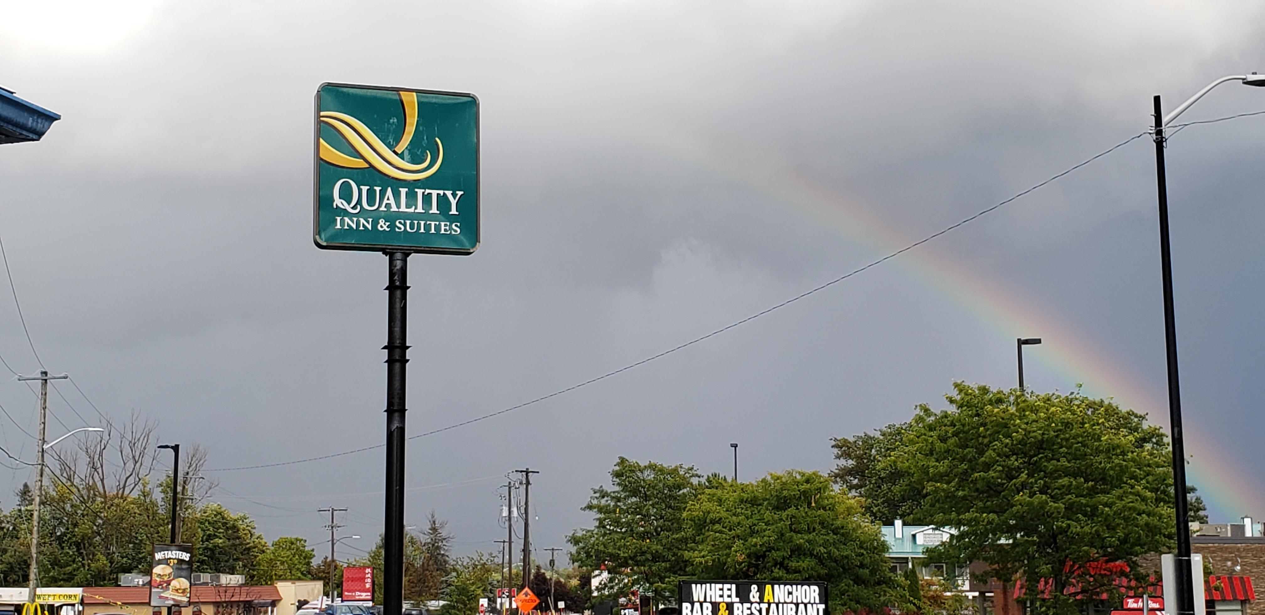 Quality Inn & Suites 1000 Islands Gananoque Bagian luar foto