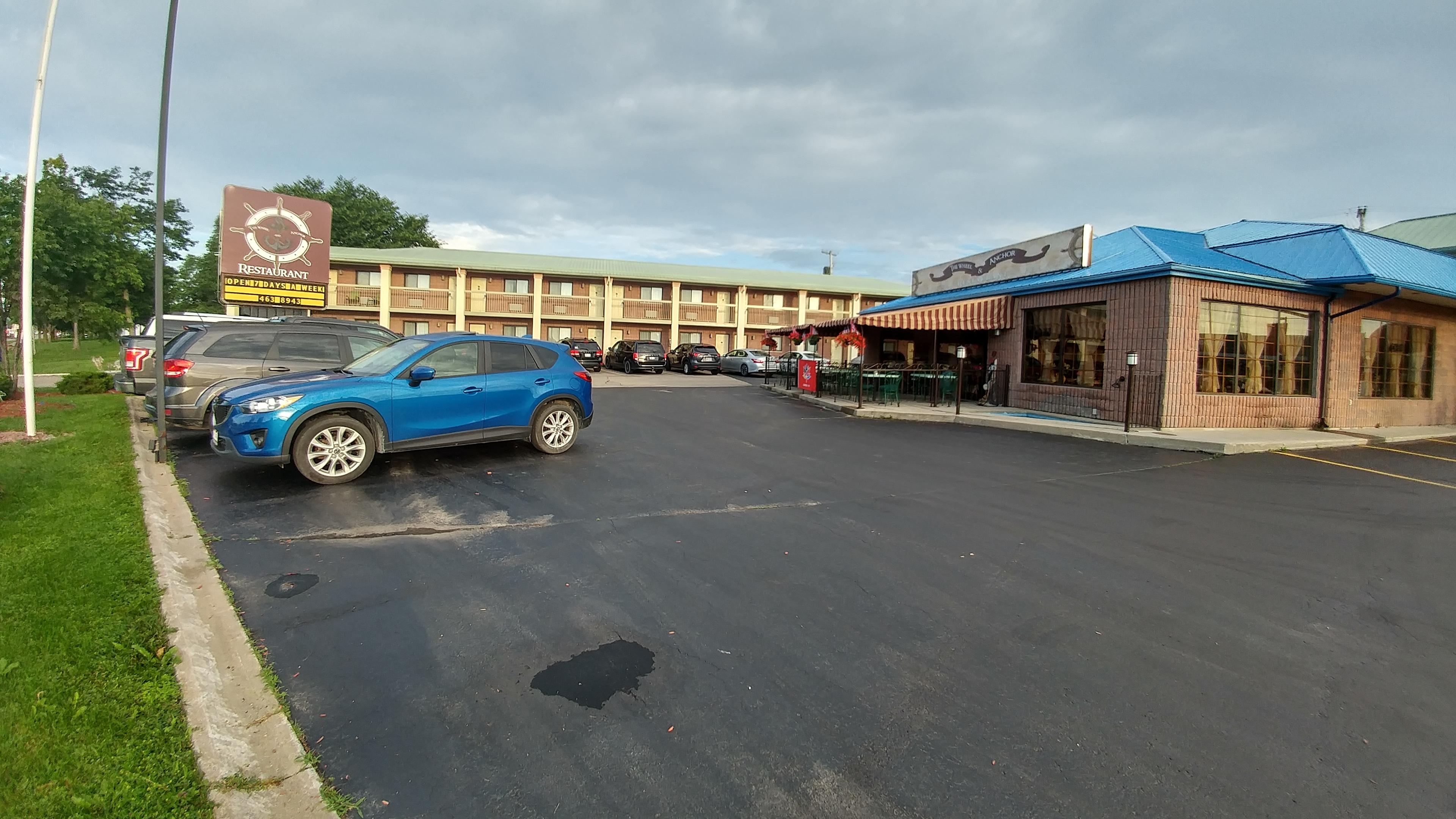 Quality Inn & Suites 1000 Islands Gananoque Bagian luar foto