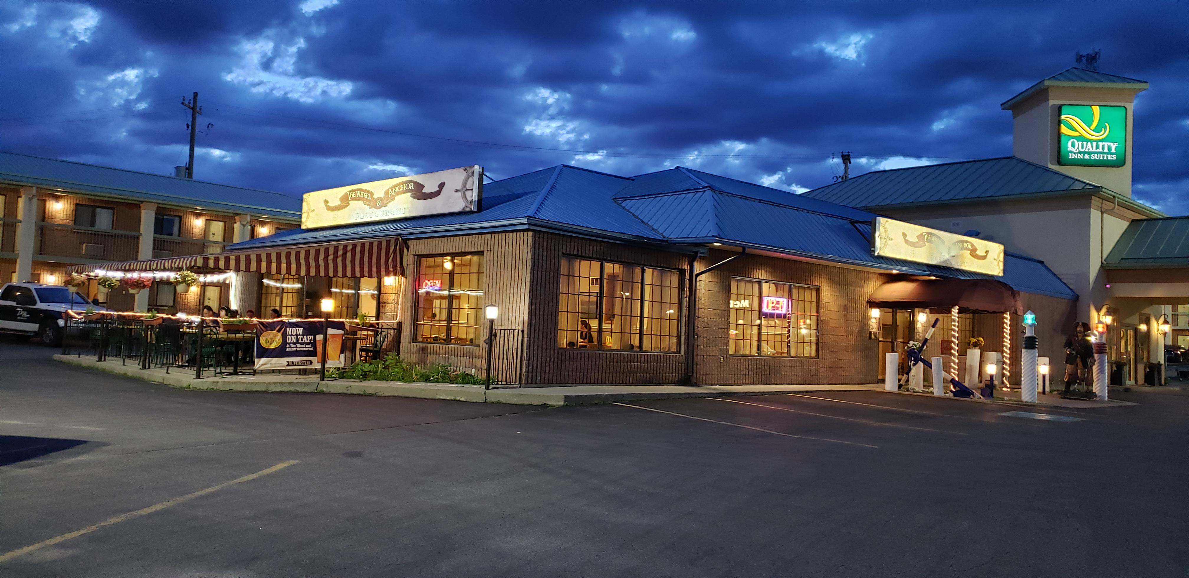 Quality Inn & Suites 1000 Islands Gananoque Bagian luar foto