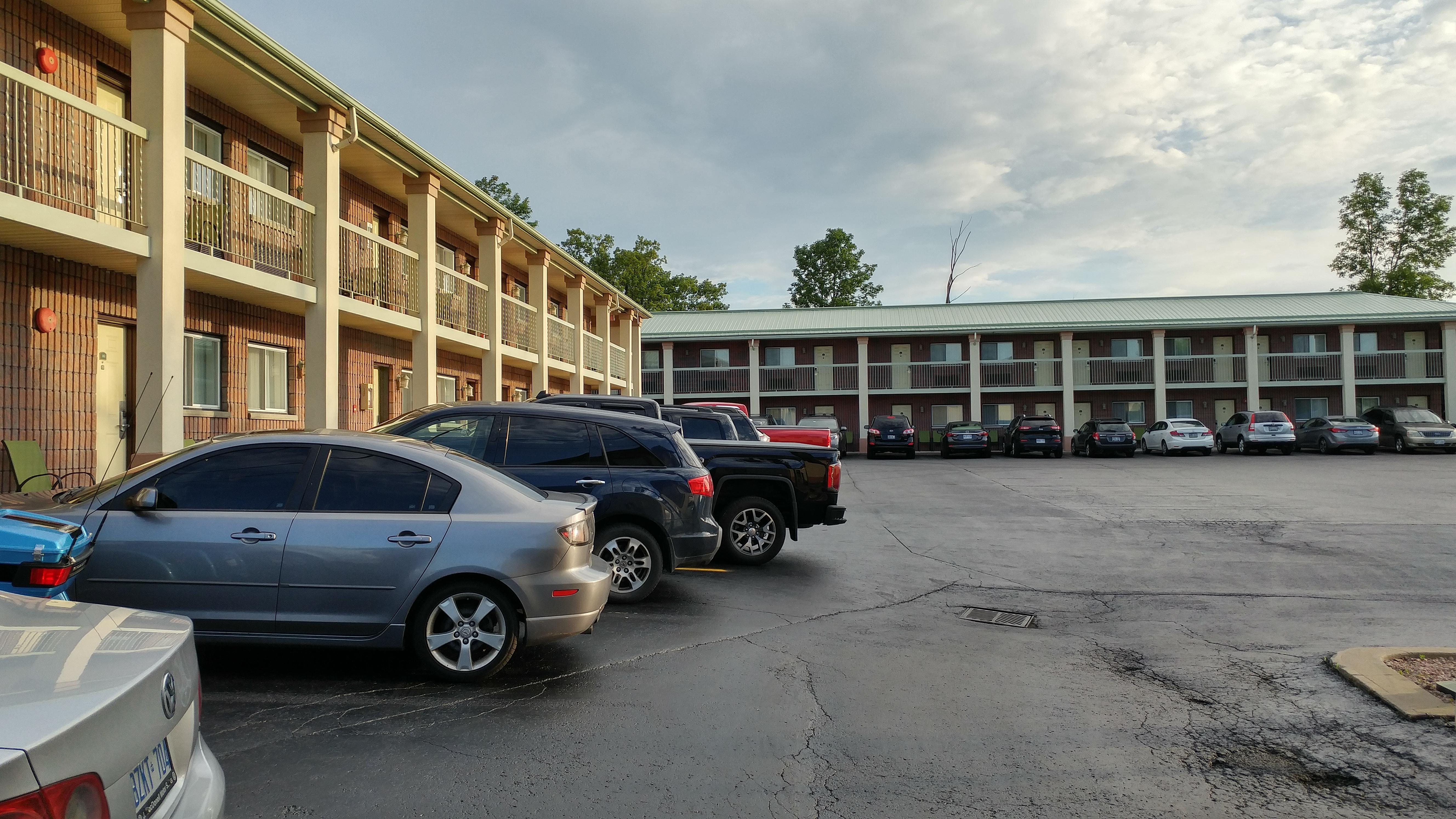 Quality Inn & Suites 1000 Islands Gananoque Bagian luar foto