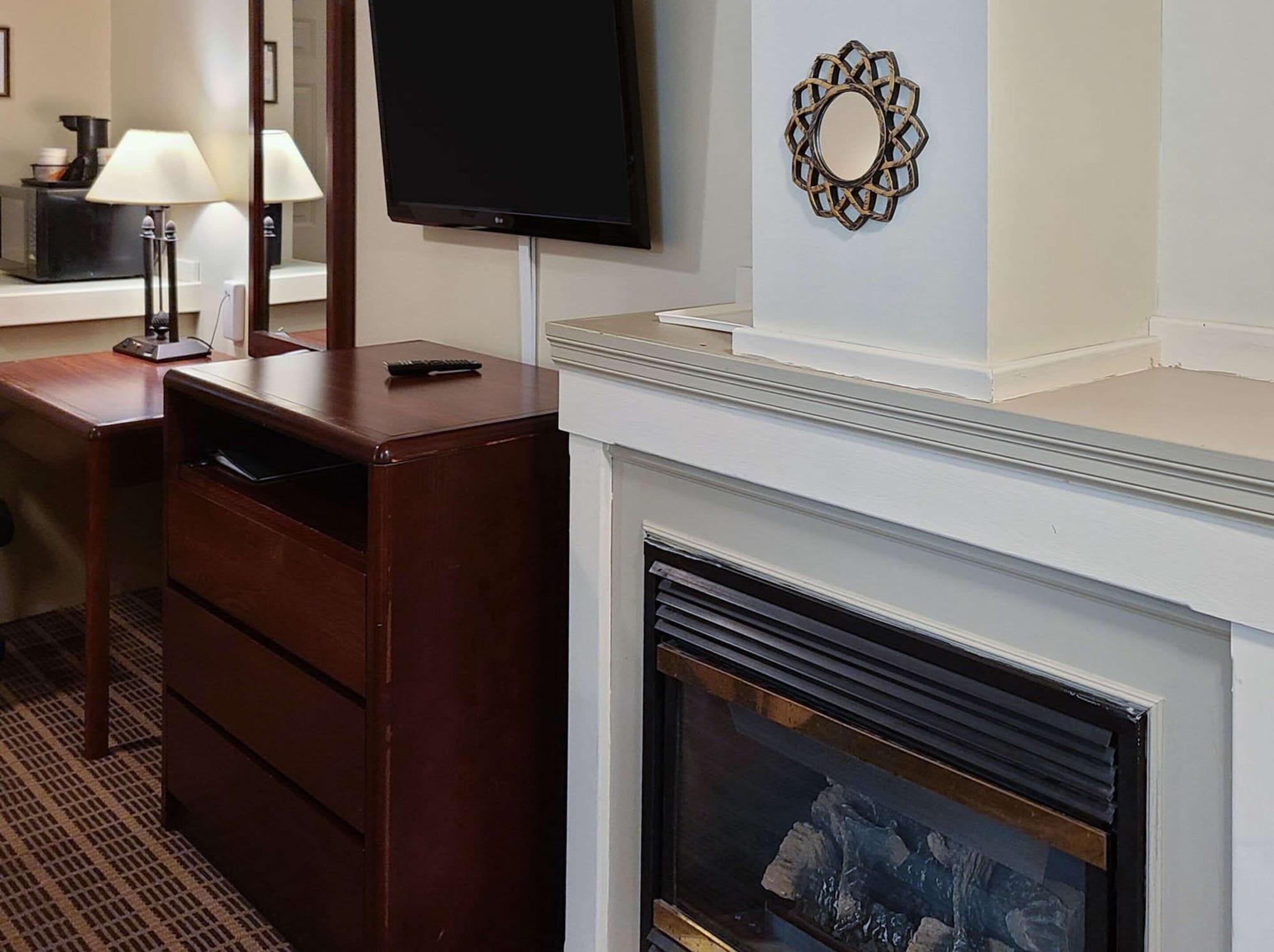 Quality Inn & Suites 1000 Islands Gananoque Bagian luar foto