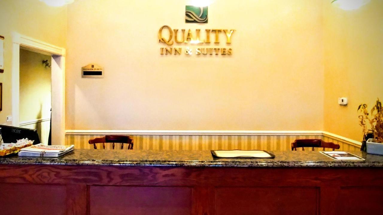 Quality Inn & Suites 1000 Islands Gananoque Bagian luar foto